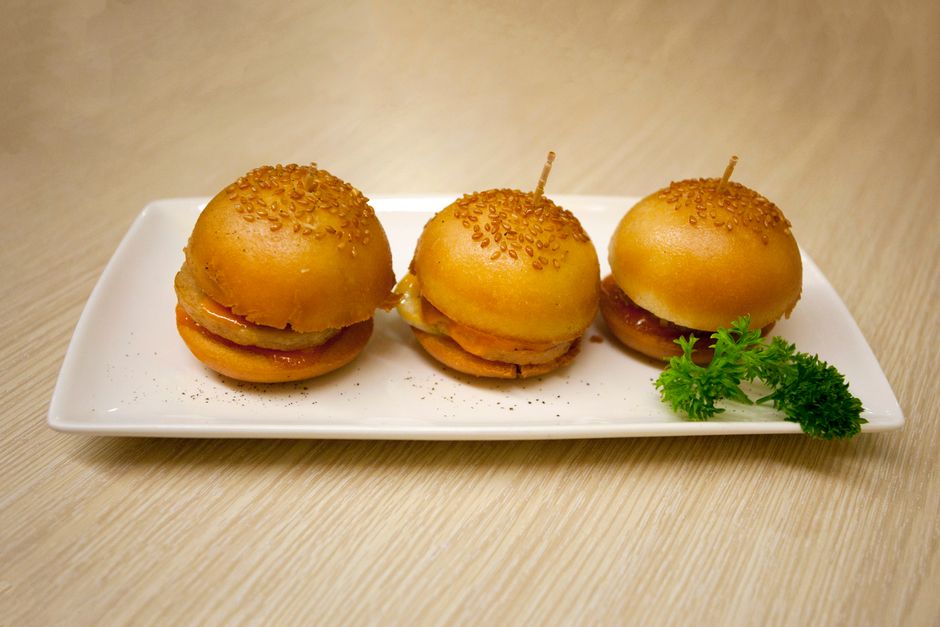 Mini-burgers de goûter : briochés, jambon, fromage